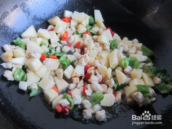 双椒苹果炒鸡丁的制作方法