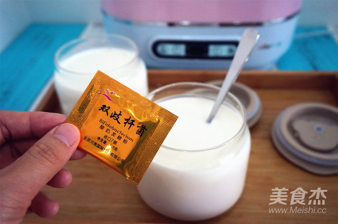 杂锦水果谷物酸奶