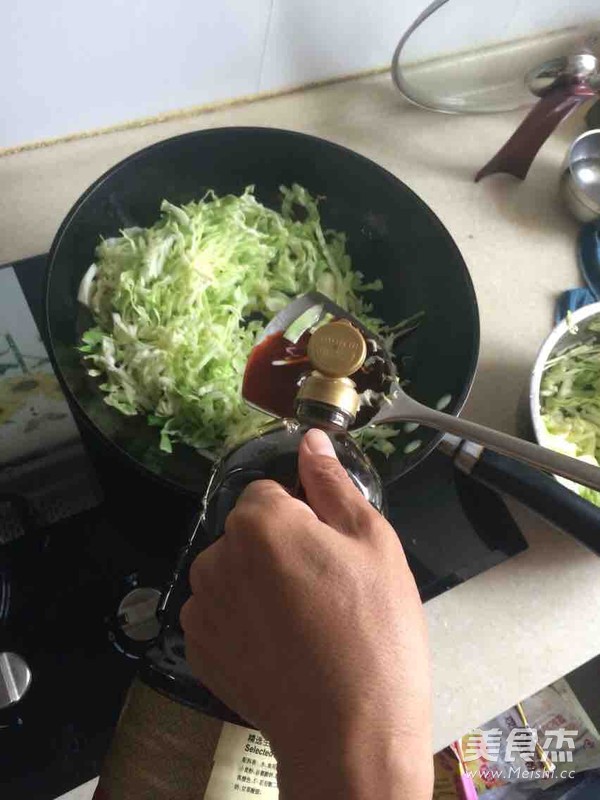 炝炒圆白菜的做法