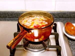 桃胶芋圆水果羹的做法