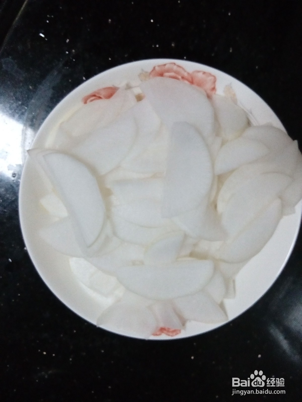 如何做一道美味的白萝卜烧肉片