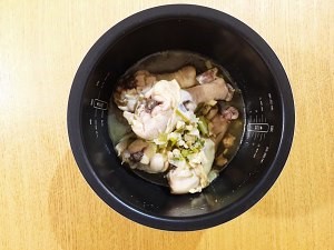 鲜香诱人的葱油鸡腿