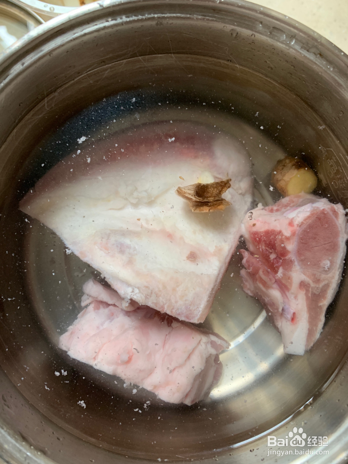 土茯苓五指毛桃去湿汤的做法