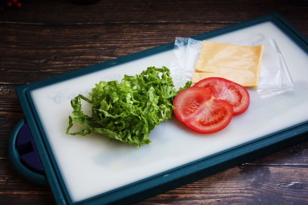 鸡蛋火腿蔬菜三明治