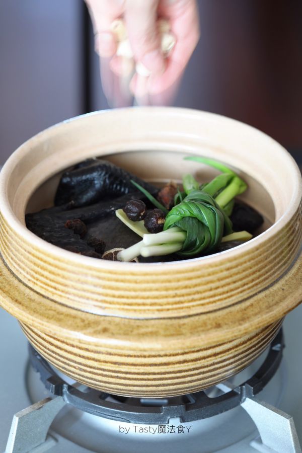 红枣枸杞桂圆莲子乌鸡汤