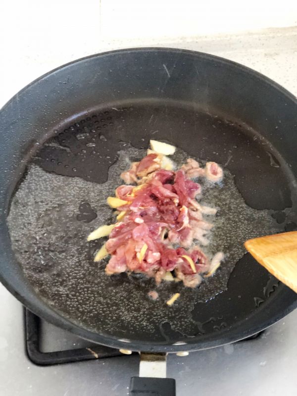 芹菜肉丝炒豆干