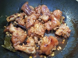 黄酒炖猪蹄黄磊做法