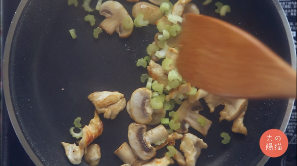 南瓜盅口蘑鸡肉炒饭