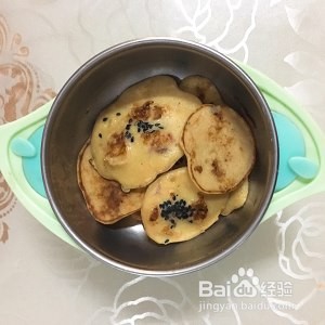 食补养生草莓香蕉饼的做法