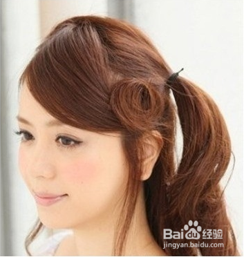 长发花苞头扎的扎法图解 为你大增优雅气质