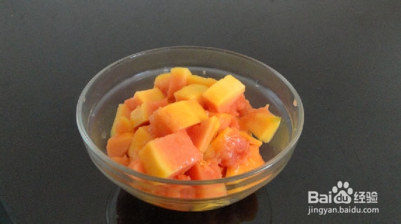 手把手教你制作红酒木瓜汤（原料方法都简单哦）