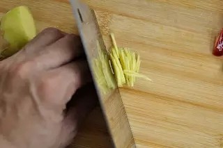 鲜美营养：小炒鱿鱼