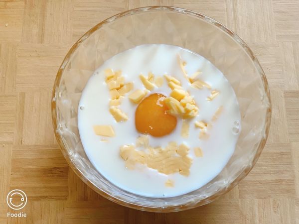 超快手牛油果滑蛋开放三明治