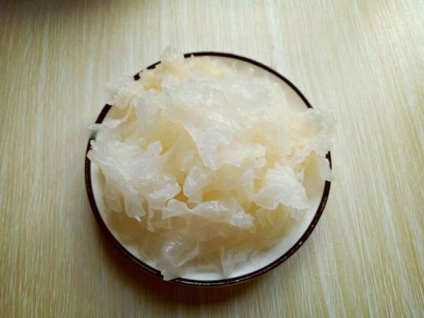 冰糖红枣银耳雪梨汤