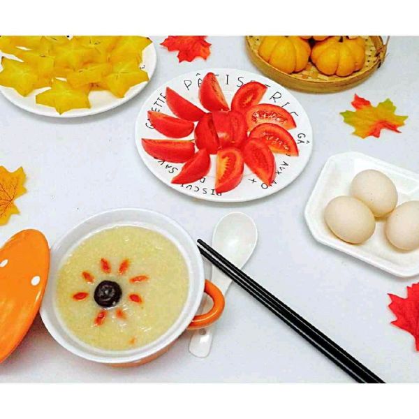 南瓜豆沙包、红枣小米粥