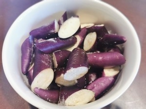 养生食补肉末茄子煲的做法