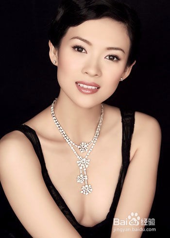 教你化淡妆的8个技巧，让你轻松玩转各种妆容。