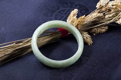 淘宝店里卖的手镯标明材料是其他的是什么意思