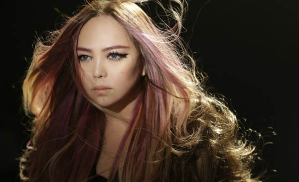 求一首歌，女的唱的，歌词有一句是跌跌撞撞