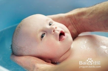 如何让宝宝顺利的洗头