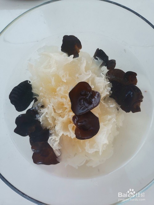 菠菜炖双耳的做法