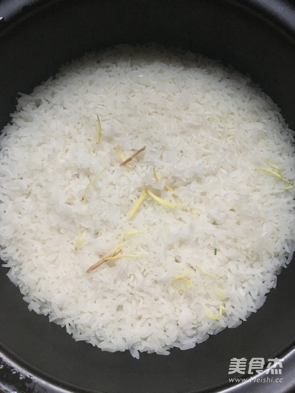腊味煲仔饭的做法
