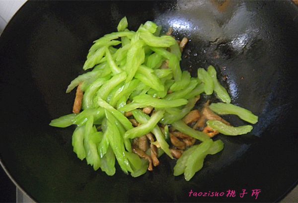 肉丝豆干炒芹菜