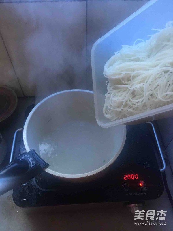 衡阳肉蛋粉的做法