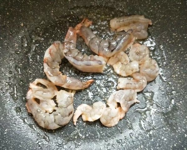 芒果虾仁坚果沙拉