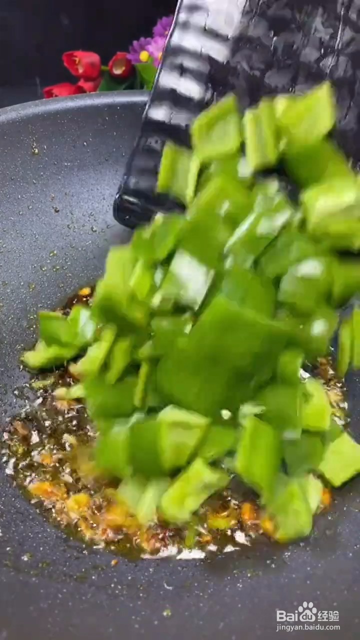 青椒炒鸡蛋怎么做才好吃