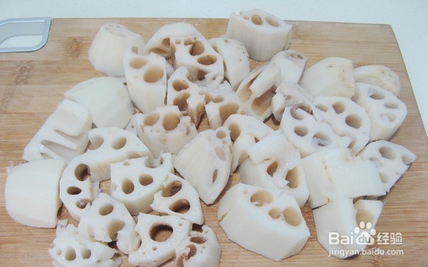 五花肉搭配藕块炖着吃，一个字——香！