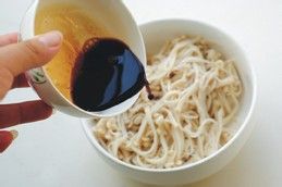 【葱油金针菇】拯救食欲的凉拌菜