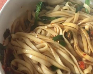 超级美味油泼面