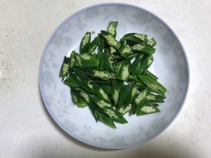 食补养生秋葵尖椒炒鸡蛋的做法