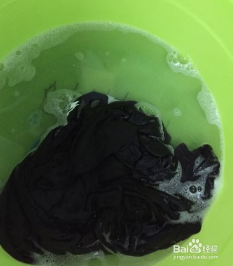 掉色衣服怎么洗不掉色 掉色衣服怎么洗