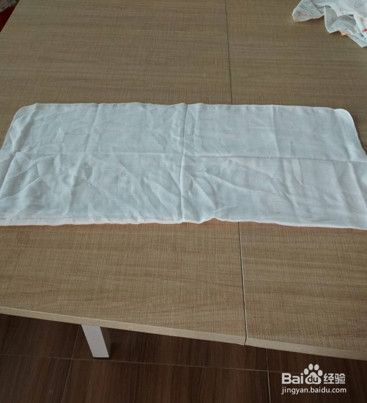 婴儿纯棉纱布尿布的折叠方法