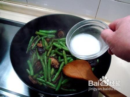 蚝油香菇焖扁豆