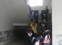 意外伤害时自救原则