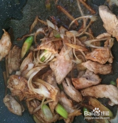 高蛋白、低脂肪的平菇炒肉，可增强抵抗力