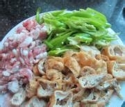 油豆腐炒肉的做法