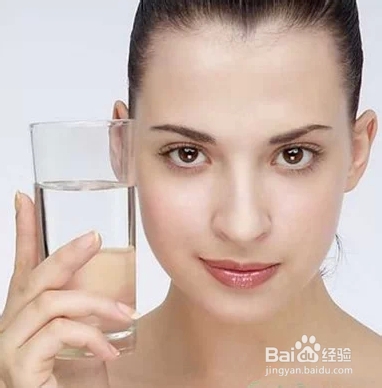 及时补水可提高记忆力，让大脑更灵光的六大营养