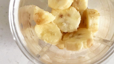 如何制作牛油果香蕉思慕雪？