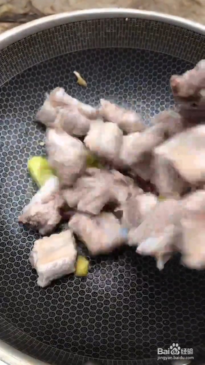 如何在家自制排骨烧豆角