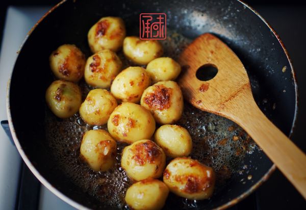 奶香黄油烤土豆和香煎小土豆