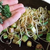 制作西葫芦奶酪意面