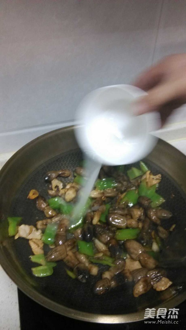 鸡腿菇炒尖椒