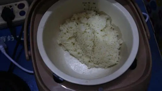新购买的电饭锅煮饭有胶味吃了有危害吗