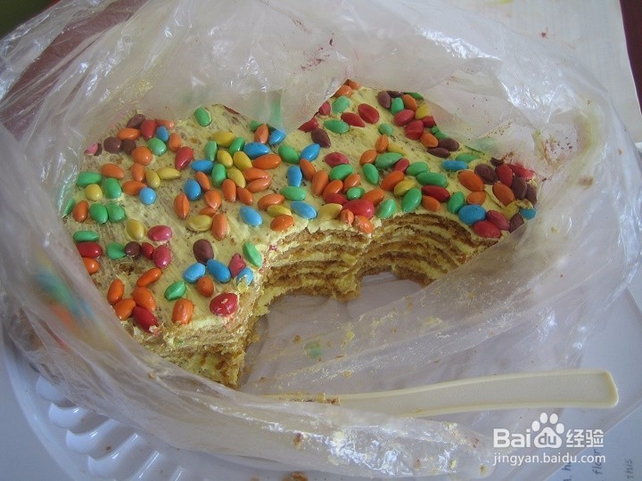 老年人怎样教孩子吃黄油蛋糕