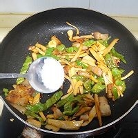 怎么做干煸五花肉杏鲍菇