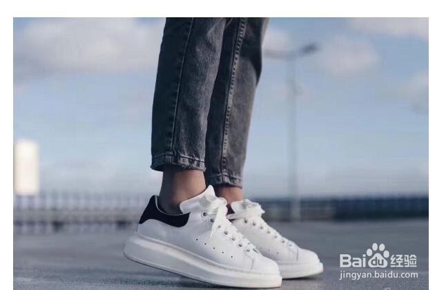 各种不同风格的衣服，如何搭配小白鞋？